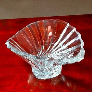 Beautiful Mikasa Flores Flair crystal bowl with a heavy square base.